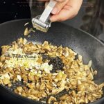 Muschiulet de porc umplut cu ciuperci Muschiulet de porc umplut cu ciuperci la cuptor reteta gina bradea 7 150x150 - Muschiulet de porc umplut cu ciuperci