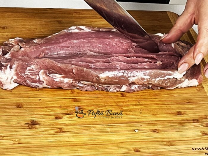 Muschiulet de porc umplut cu ciuperci Muschiulet de porc umplut cu ciuperci la cuptor reteta gina bradea 8 700x525 - Muschiulet de porc umplut cu ciuperci