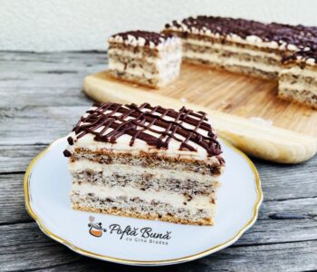 Prajitura cu blat de nuca si crema de vanilie Prajitura cu blat de nuca si crema de vanilie