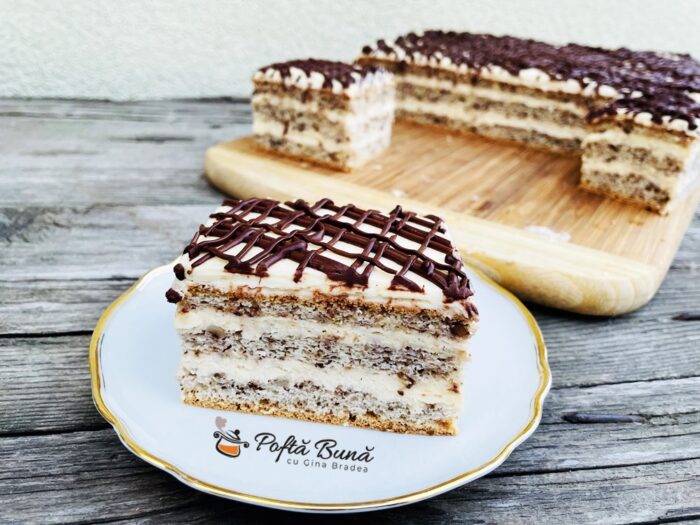 Prajitura cu blat de nuca si crema de vanilie Prajitura cu blat de nuca si crema de vanilie