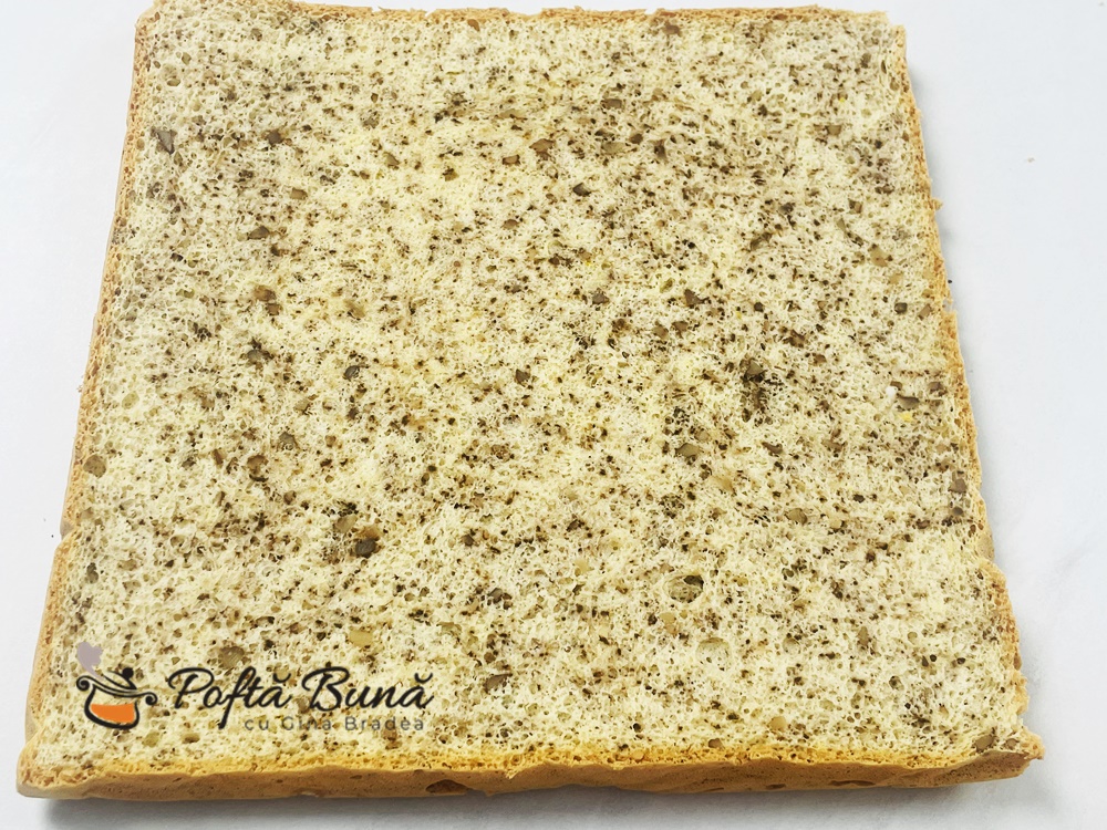 Prajitura cu blat de nuca si crema de vanilie Prajitura cu blat de nuca si crema de vanilie