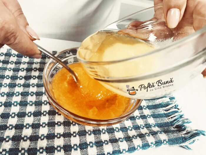 Prajitura semiluna cu nuca si ciocolata Prajitura semiluna cu nuca si ciocolata