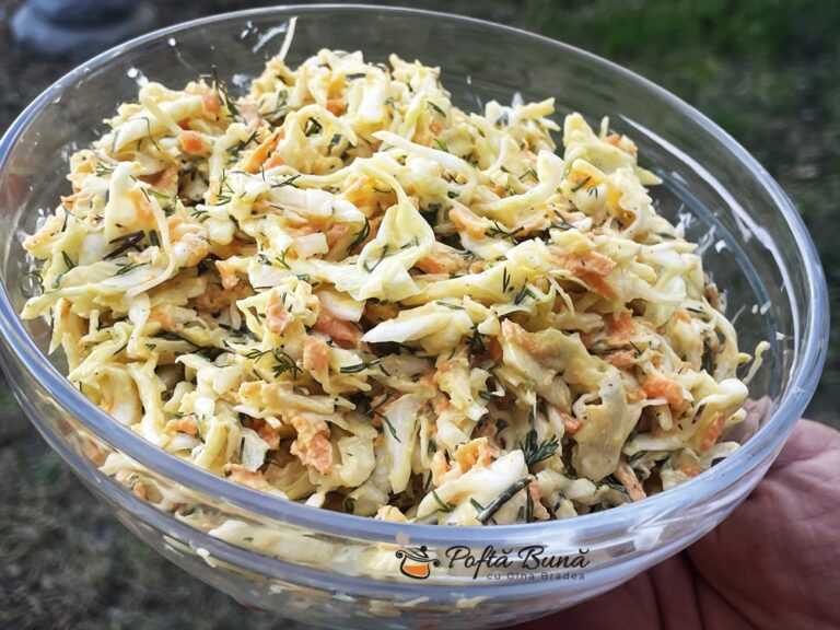 Salata coleslaw cu maioneza, iaurt, varza, morcov