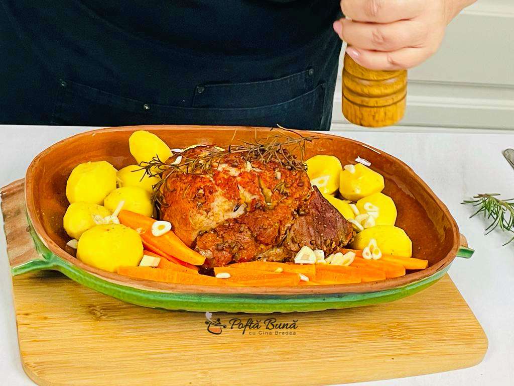 Ceafa de porc la cuptor bucata intreaga