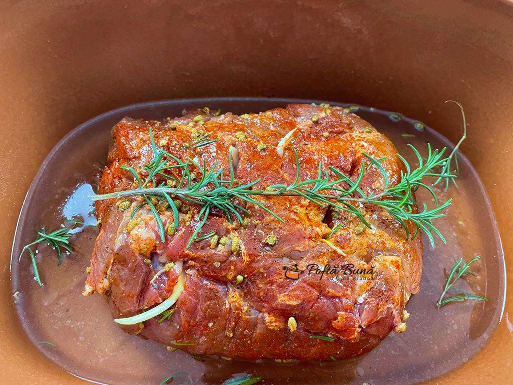 Ceafa de porc la cuptor bucata intreaga