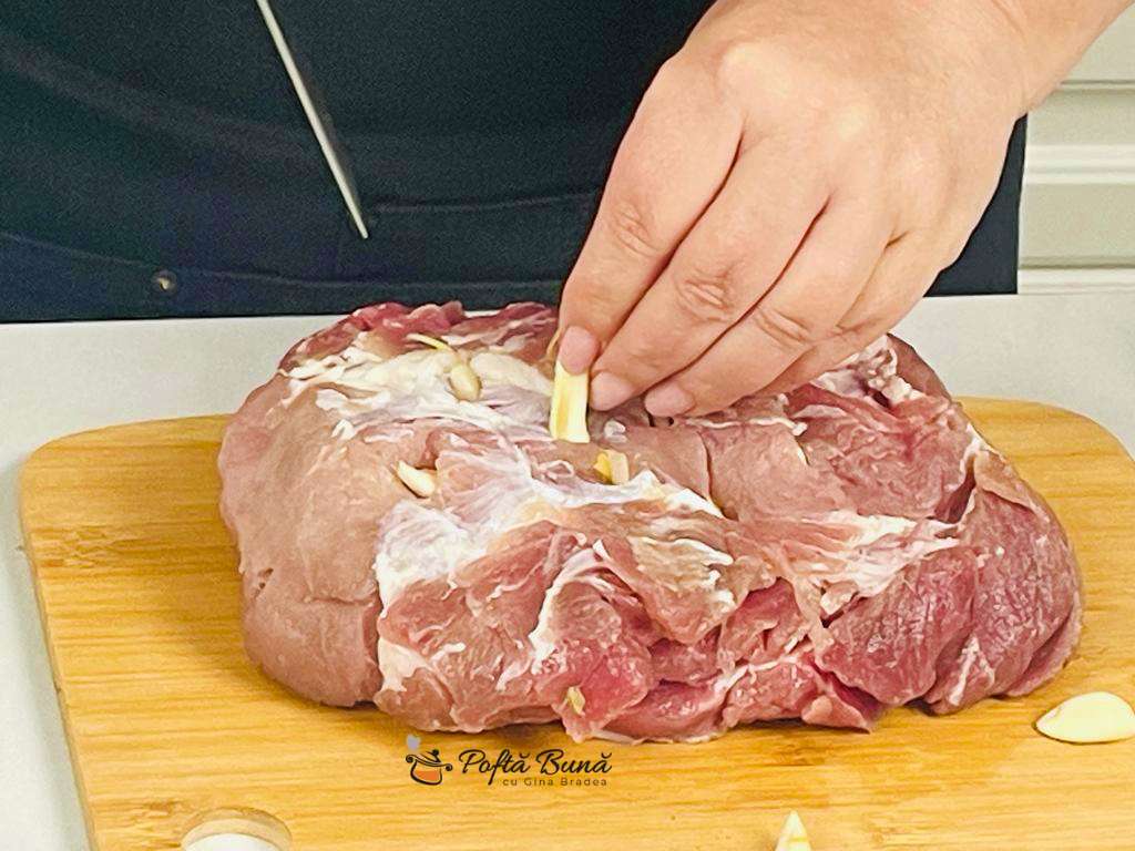friptura de ceafa de porc reteta gina bradea 4 - Ceafa de porc la cuptor bucata intreaga, cu legume