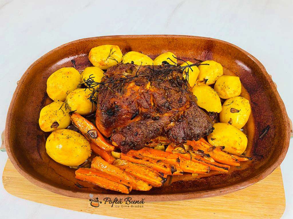 Ceafa de porc la cuptor bucata intreaga