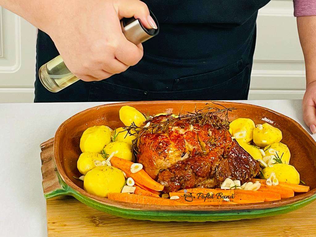 Ceafa de porc la cuptor bucata intreaga