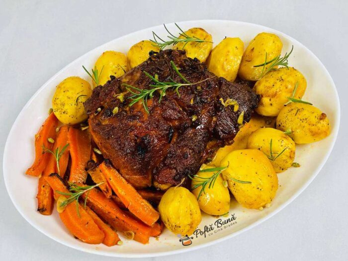 Ceafa de porc la cuptor bucata intreaga, cu legume