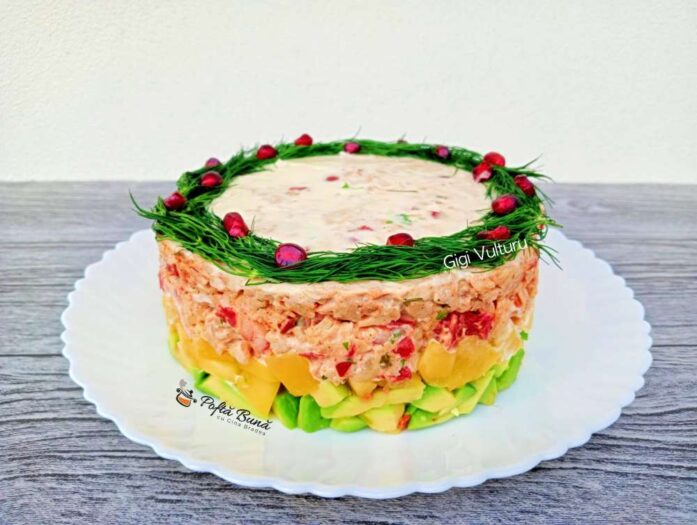 Salata de avocado cu castraveti, oua si salata verde salata de pui cu avocado si mango reteta gina bradea 1 697x525 - Salata de avocado cu castraveti, oua si salata verde