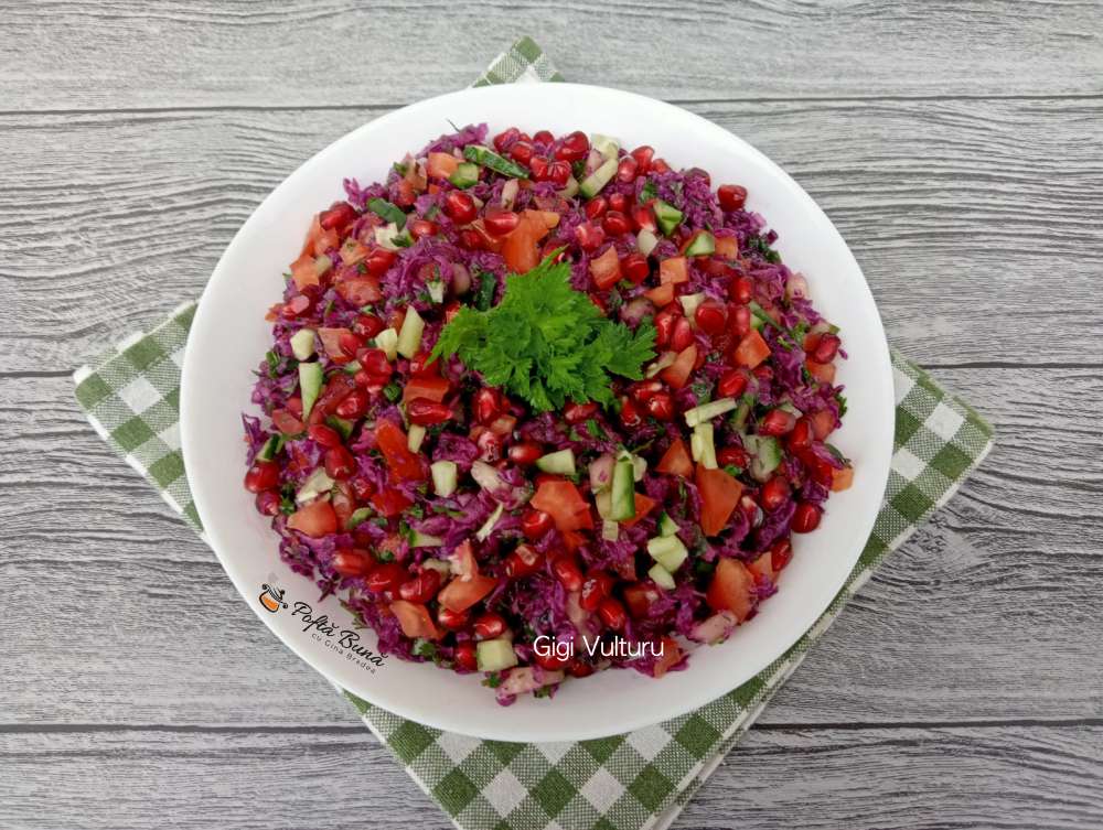 Salata de varza rosie cu rodie Salata de varza rosie cu rodie