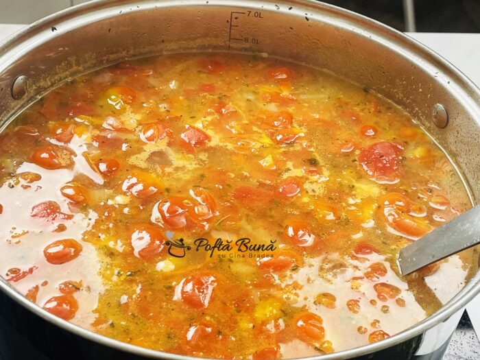 Ciorba de varza dulce cu aripioare de pui sau curcan Ciorba de varza dulce cu aripioare de pui sau curcan