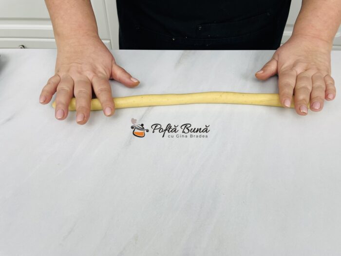 Fursecuri fundite ieftine modelate cu furculita reteta simpla gina bradea 8 700x525 - Fursecuri fundite modelate cu furculita