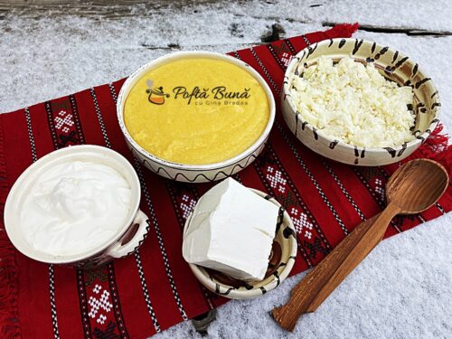 Mamaliga cu branza si smantana Mamaliga cu branza si smantana