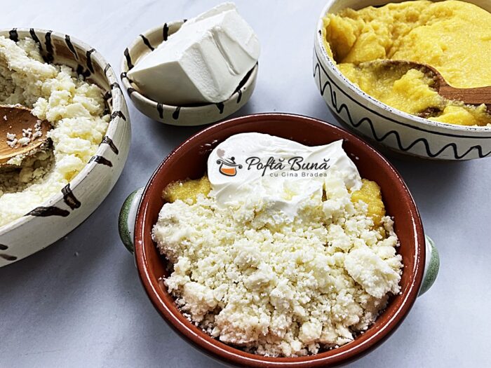 Mamaliga cu branza si smantana Mamaliga cu branza si smantana