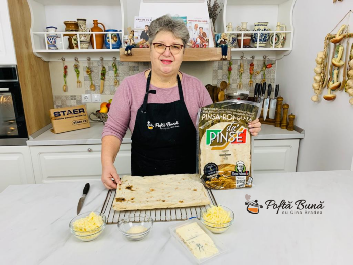 Pizza quattro formaggi Pizza quattro formaggi reteta de pizza cu 4 feluri de branza fina bradea pizza italiana 4 700x525 - Pizza quattro formaggi