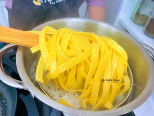 paste cu somon afumat smantana gina bradea 5 500x375 - Tortellini in sos de smantana