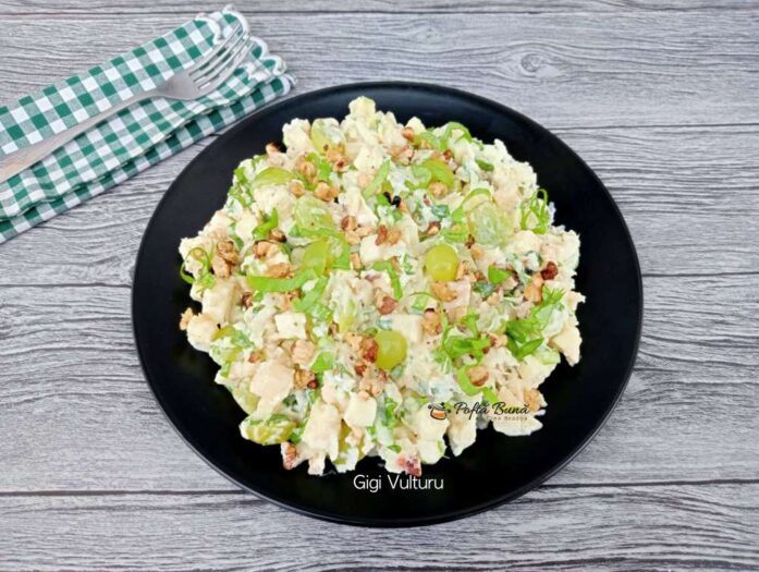 salata waldorf reteta simpla gina bradea 2 697x525 - Salata de sfecla rosie cu piept de pui si rodie