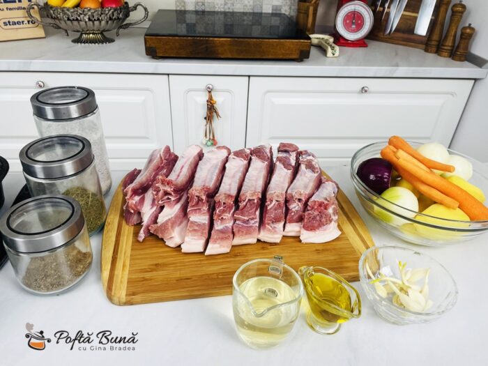 Coaste de porc la cuptor cu usturoi vin cartofi morcov reteta gina bradea 9 700x525 - Coaste de porc la cuptor cu legume
