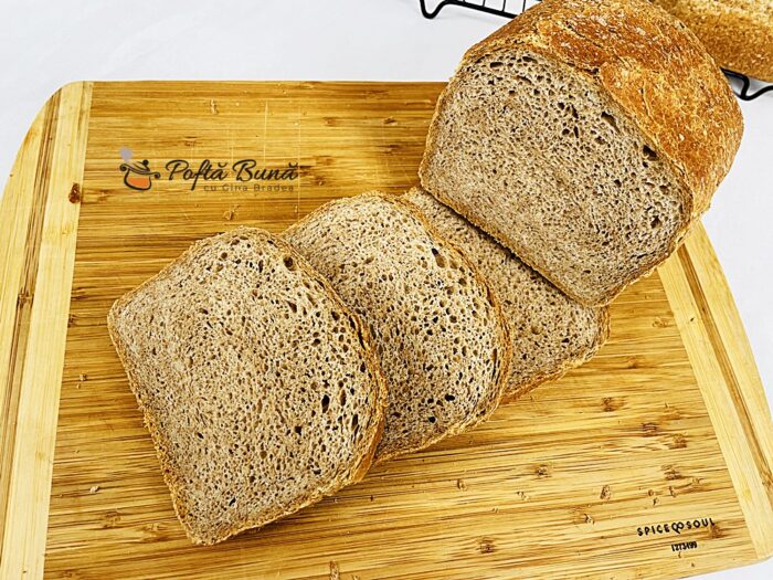 Paine integrala cu iaurt si faina alba 