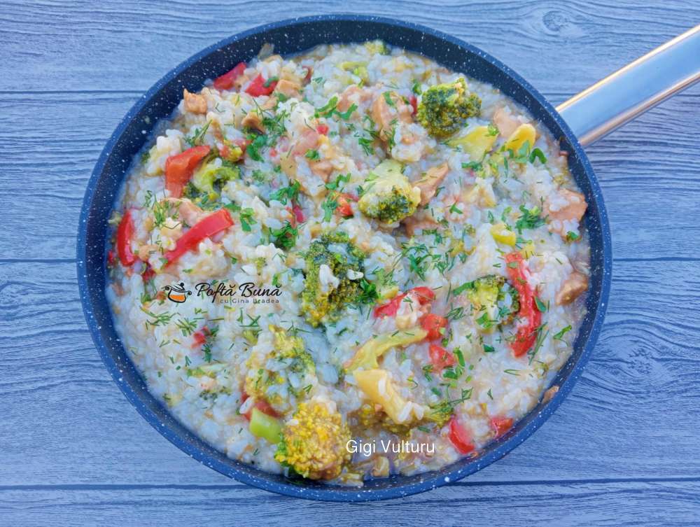 Orez cu legume si piept de pui