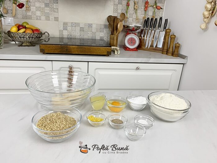 Cornulete cu nuca fragede ieftine cu untura reteta gina bradea 1 700x525 - Cornulete fragede cu nuca