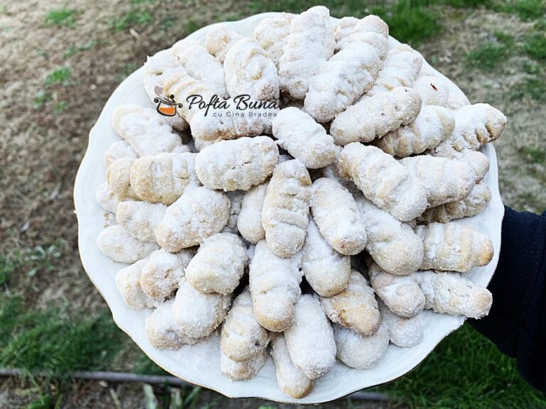 Cornulete fragede cu nuca si untura