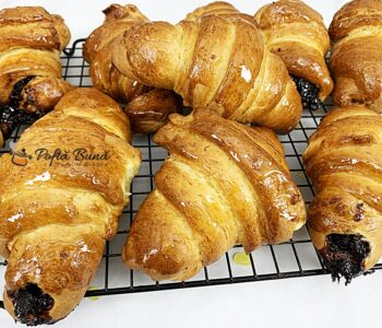 Cornuri pufoase cu gem sau ciocolata Cornuri pufoase cu gem sau ciocolata