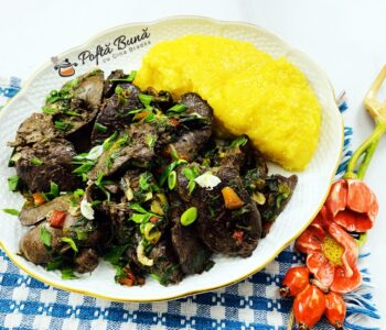 Ficatei de pui la tigaie, cu ceapa si usturoi verde Ficatei de pui la tigaie, cu ceapa si usturoi verde