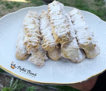 Piscoturi - biscuiti spritati cu ulei, unt sau untura Piscoturi - biscuiti spritati cu ulei, unt sau untura