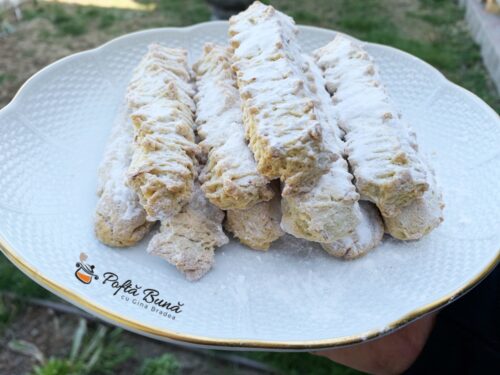 Piscoturi - biscuiti spritati cu ulei, unt sau untura