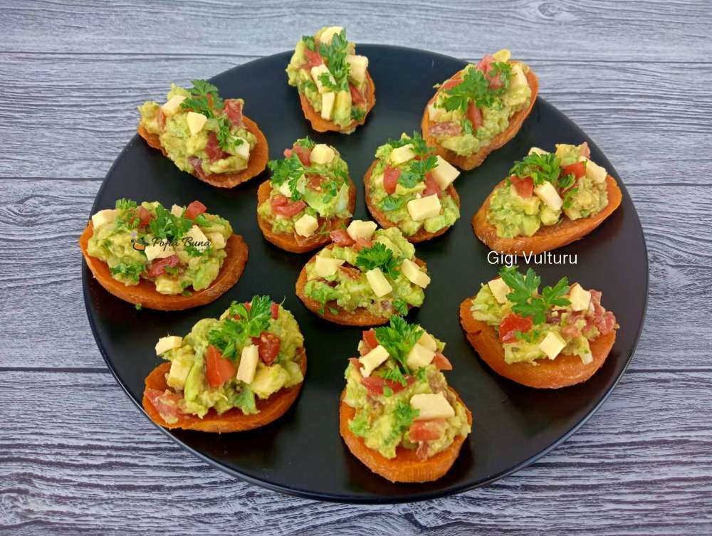 Cartofi dulci cu pasta de avocado Cartofi dulci cu pasta de avocado