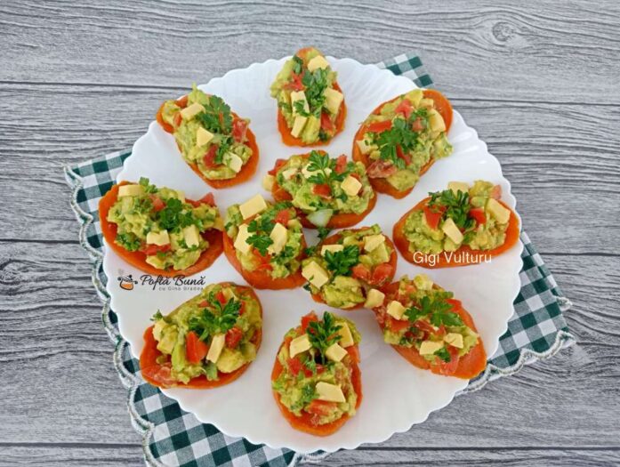 Cartofi dulci cu pasta de avocado Cartofi dulci cu pasta de avocado