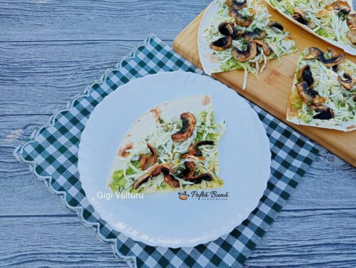 lipie cu ciuperci reteta gina bradea 1 697x525 - Lipie cu ciuperci