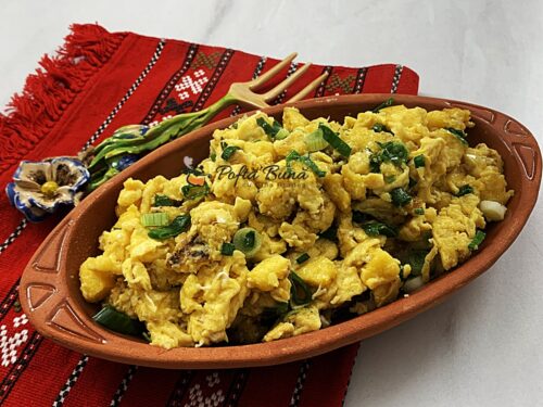 Omleta taraneasca reteta cu mamaliga, sunca si ceapa verde