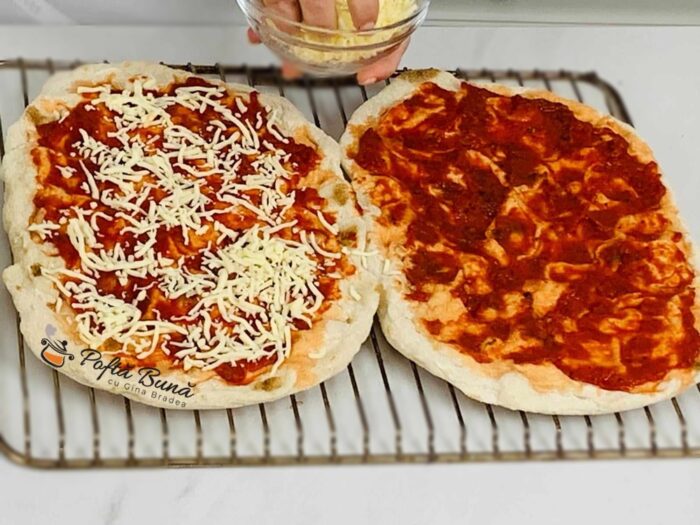 Pizza ieftina cu ciuperci masline mozzarella reteta gina bradea don fabrizio 1 700x525 - Pizza ieftina cu ciuperci si masline