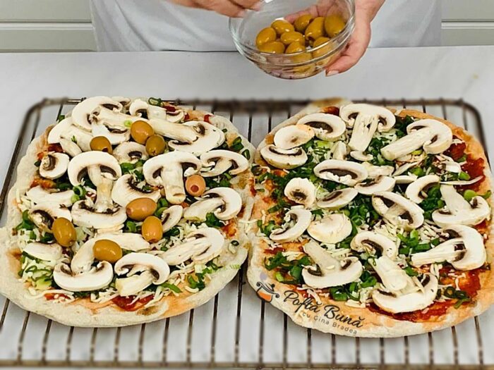  Pizza ieftina cu ciuperci si masline