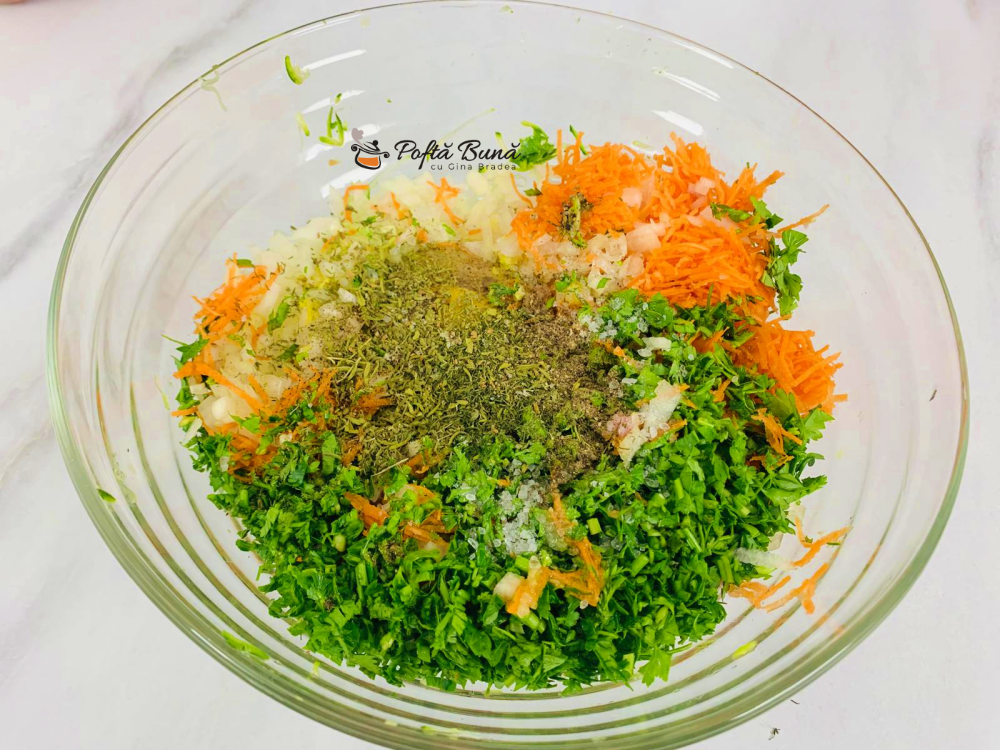 Chiftele economice din carne cu legume Chiftele economice din carne cu legume