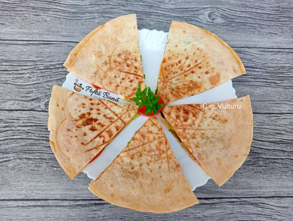 Sandvisuri calde din lipie