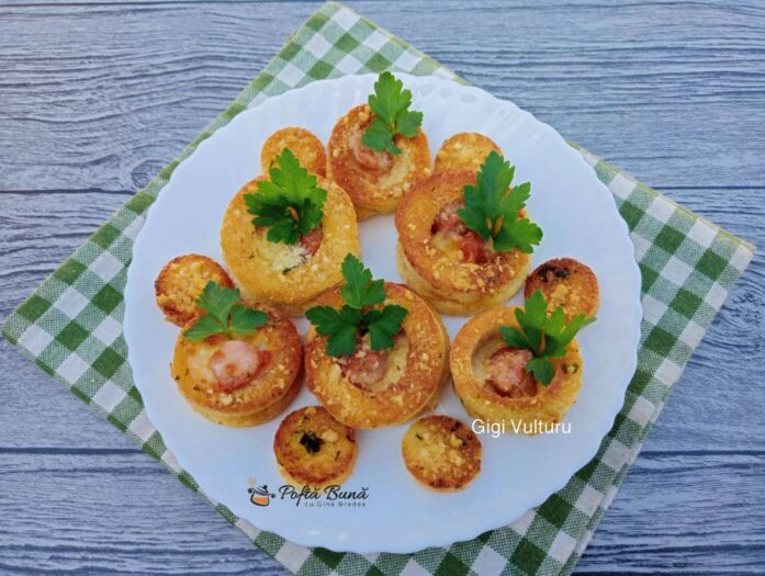 aperitiv din paine toast reteta gina bradea 2 697x525 - Aperitiv din paine toast, cascaval si bacon