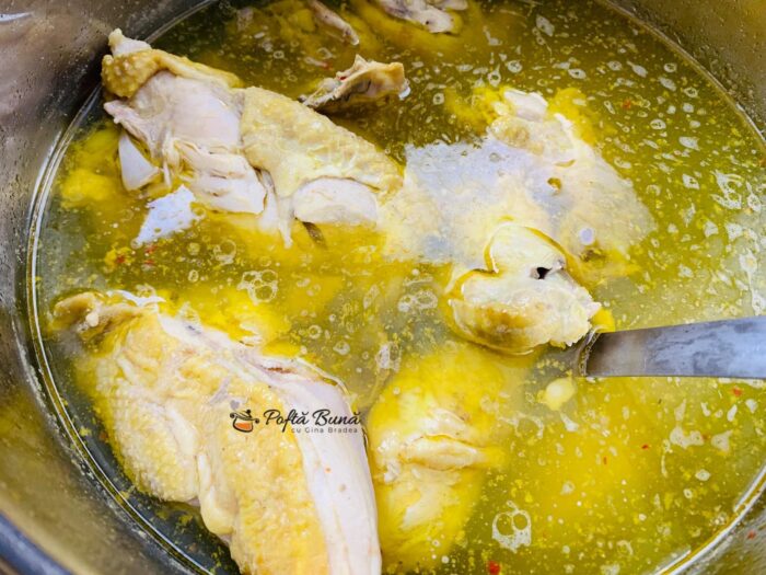 Cate feluri de mancare putem pregati dintr-un pui? mancaruri gatite din un pui reteta gina bradea 3 700x525 - Cate feluri de mancare putem pregati dintr-un pui?