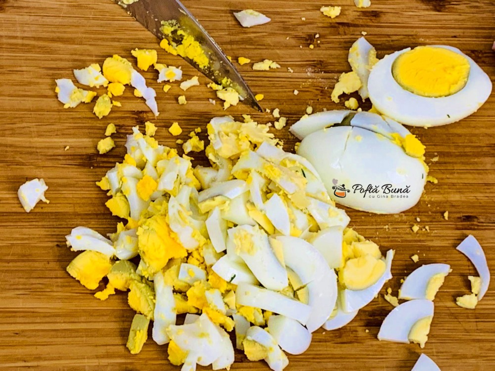 Salata de oua cu ceapa si marar