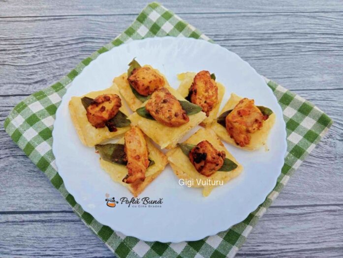 aperitiv piept pui paine cascaval gina bradea 1 697x525 - Aperitiv din paine toast, cascaval si bacon