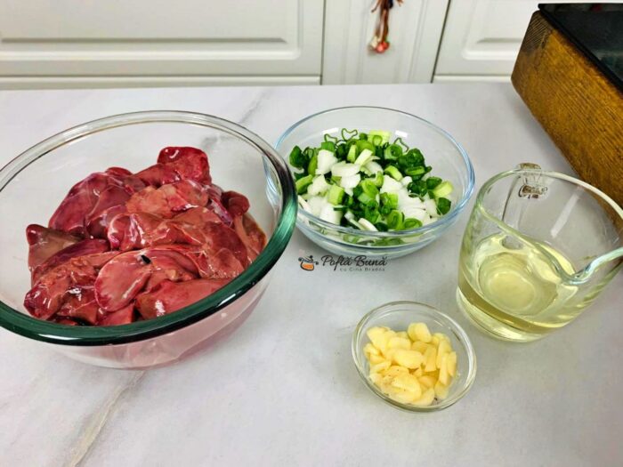 Ficatei cu ceapa si oua, la tigaie