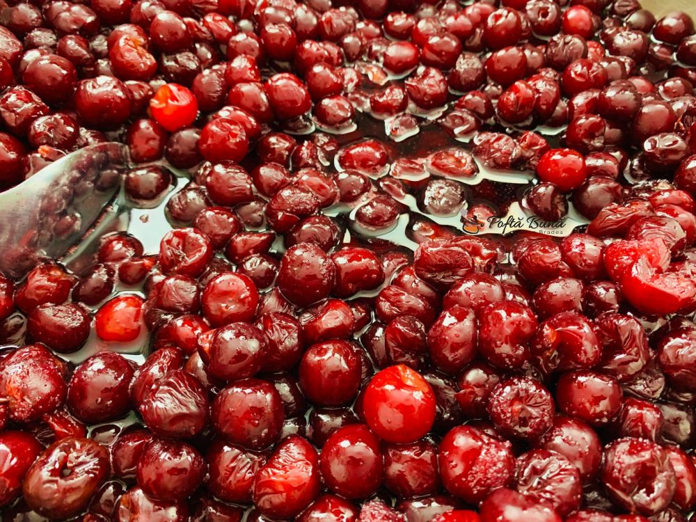 Gem de visine cu mere, zahar putin sau indulcitor