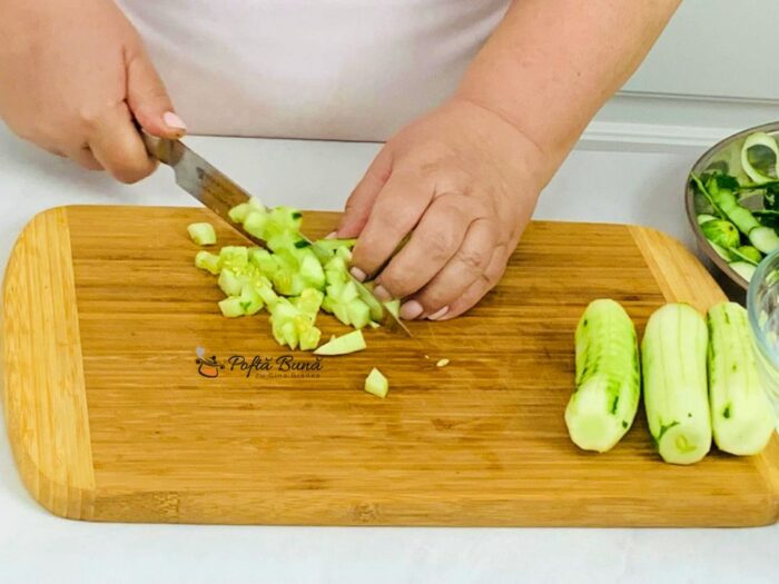 Salata de pui cu castraveti si iaurt