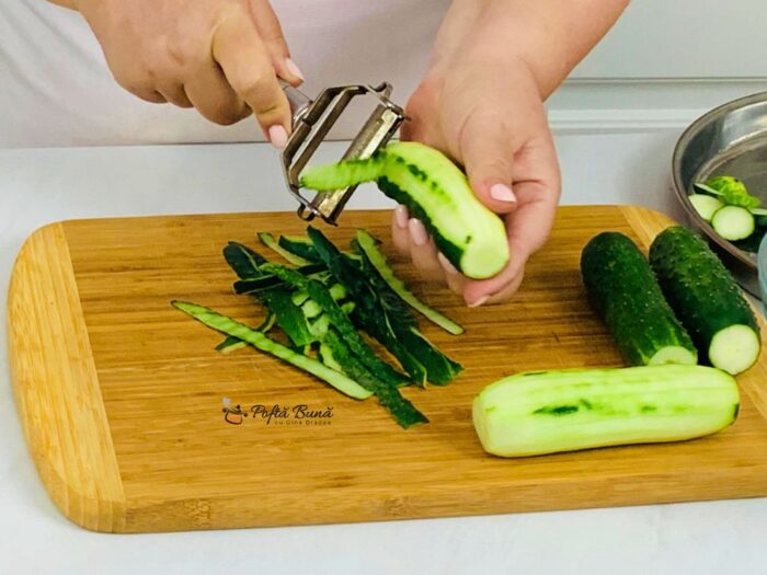 Salata de pui cu castraveti si iaurt