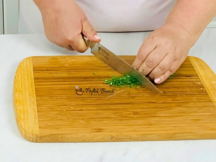 salata de pui castraveti iaurt reteta gina bradea 8 700x525 - Salata de pui cu castraveti si iaurt