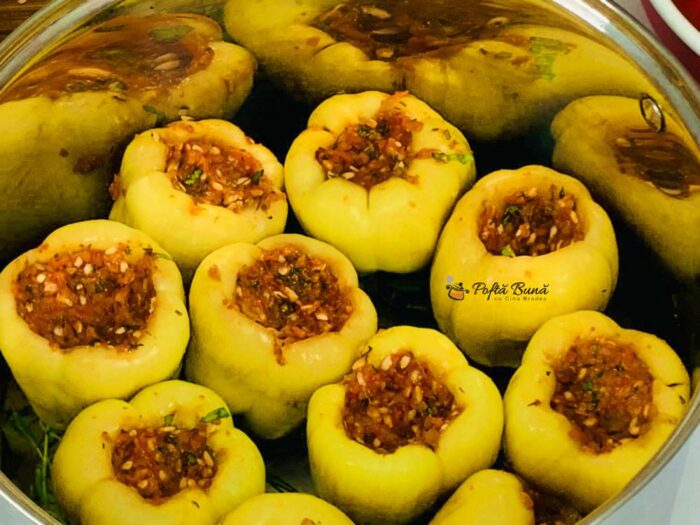 Ardei umpluti cu legume si carne