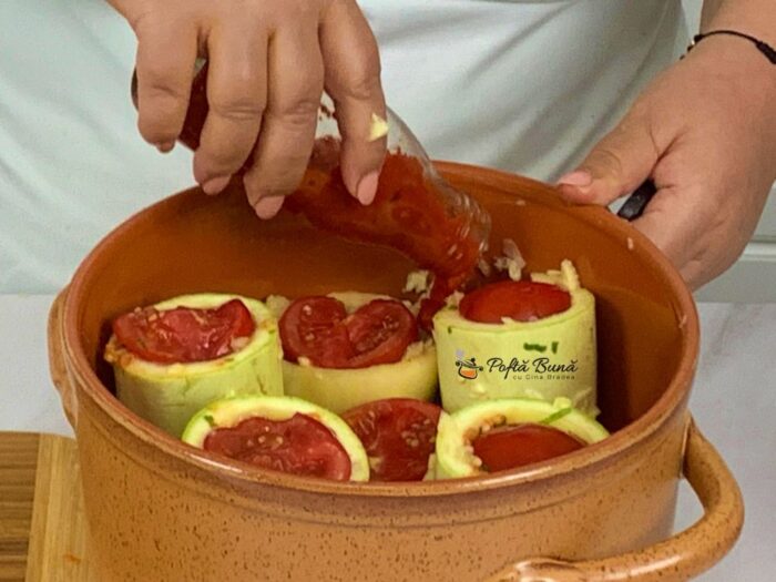 dovlecei umpluti carne legume reteta gina bradea 12 700x525 - Dovlecei umpluti cu carne si legume